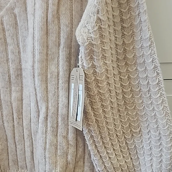 FRYE AND CO. Women's V-Neck Sweater in Cream - Picture 6 of 9